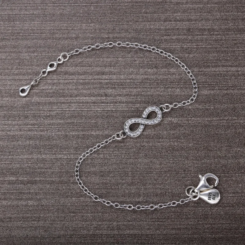 (zdjęcie do) PANDORA Symbol of Infinity Bracelet, Clear CZ - Wyświetl 2