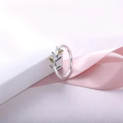 PANDORA Laurel Leaves Ring
