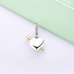Zawieszka Limitowana edycja Arrow of Love, PANDORA Shine™