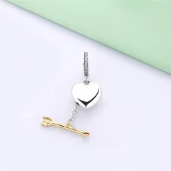 Zawieszka Limitowana edycja Arrow of Love, PANDORA Shine™