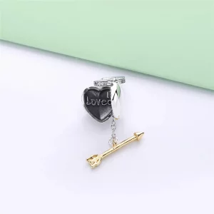 Zawieszka Limitowana edycja Arrow of Love, PANDORA Shine™