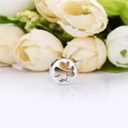Charms Ażurowa koniczyna, Srebro 0,925 – PANDORA PL