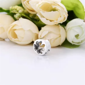 Charms Ażurowa koniczyna, Srebro 0,925 – PANDORA PL