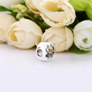 Charms Ażurowa koniczyna, Srebro 0,925 – PANDORA PL