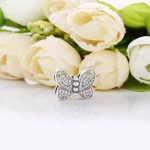 Charms PANDORA Kolorowy motyl 797864CZM