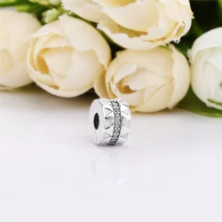 Klips PANDORA Błyszczące połączenia 798067CZ