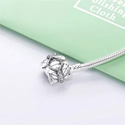 Srebrna bransoletka PANDORA Moments zapięciem w kształcie motyla z cyrkoniami sześciennymi 597929CZ