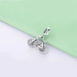 Zawieszka PANDORA Błyszczący rower 797858CZ