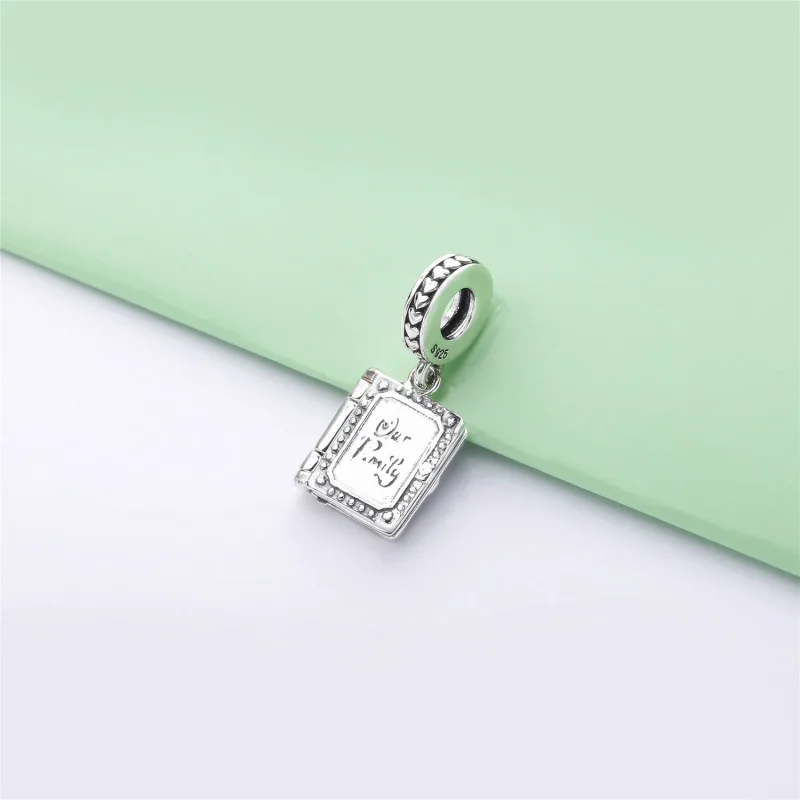 (zdjęcie do) Zawieszka PANDORA Rodzinna księga 798105 - Wyświetl 2