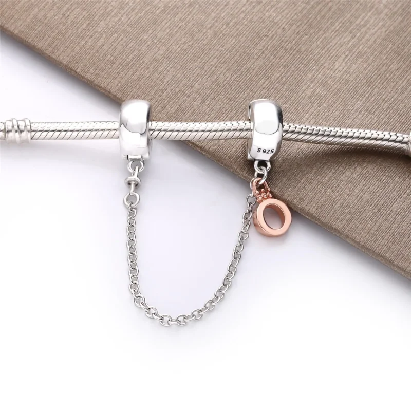 (zdjęcie do) Łańcuszek zabezpieczający PANDORA Monogram 788313 - Wyświetl 3