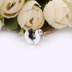Klips PANDORA Błyszczący Monogram 798326CZ