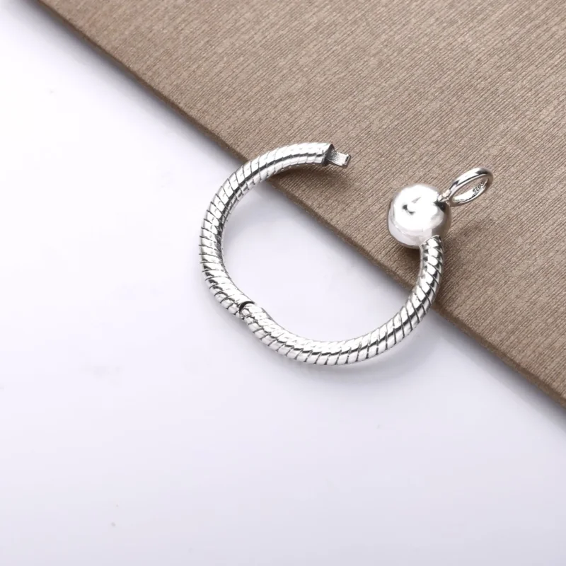 (zdjęcie do) Srebrna zawieszka Pandora O mała 398296 - Wyświetl 3