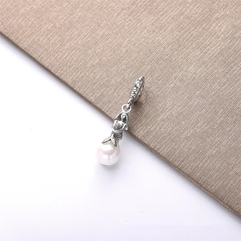(zdjęcie do) Zawieszka PANDORA Disney Perłowa Arielka 798232CZ - Wyświetl 2