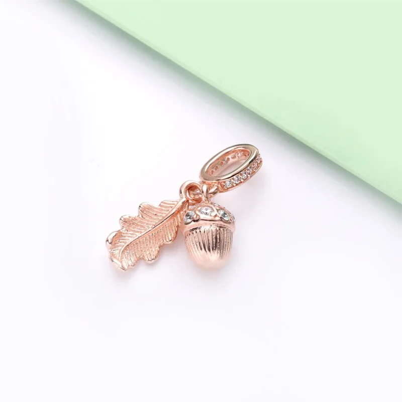 (zdjęcie do) Zawieszka PANDORA Żołądź i liść 788248CZ - Wyświetl 3