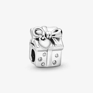 Charms PANDORA Mikołaj wyglądający z prezentu 798470C01