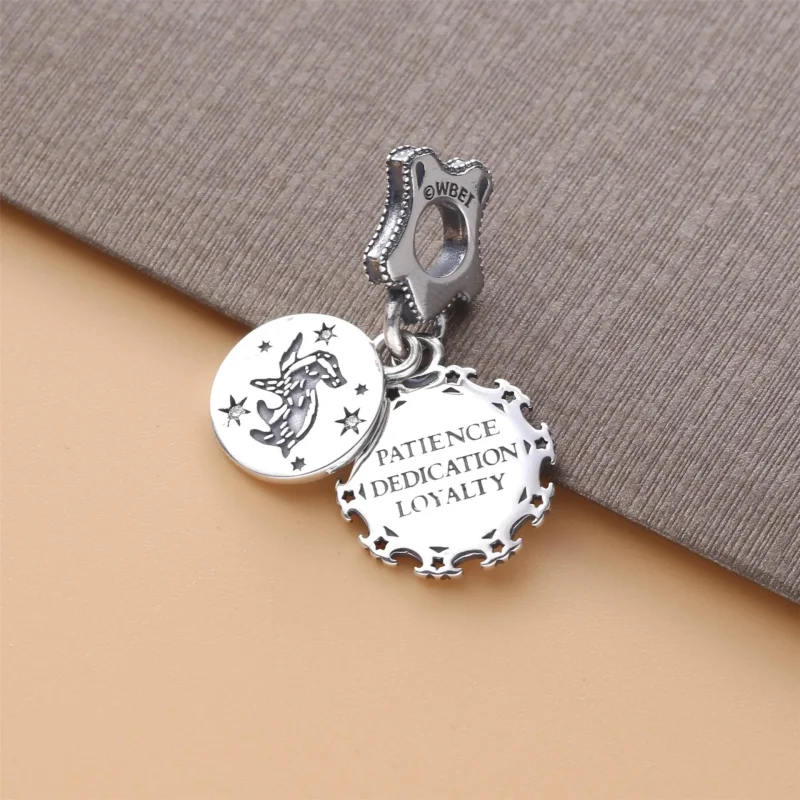 (zdjęcie do) Harry Potter, Zawieszka PANDORA Hufflepuff 798832C01 - Wyświetl 3