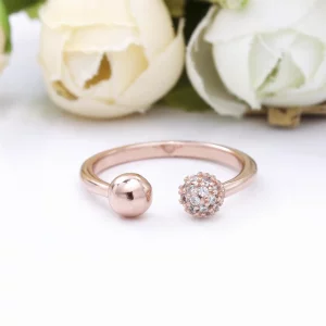 Otwarty pierścionek PANDORA z lśniącymi kamieniami 188316CZ