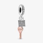 Zawieszka PANDORA Kłódka i klucz pavé 788682C01