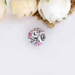 Ażurowy charms Pandora z różowym asymetrycznym sercem 798677C01
