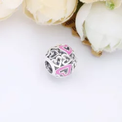 Ażurowy charms Pandora z różowym asymetrycznym sercem 798677C01