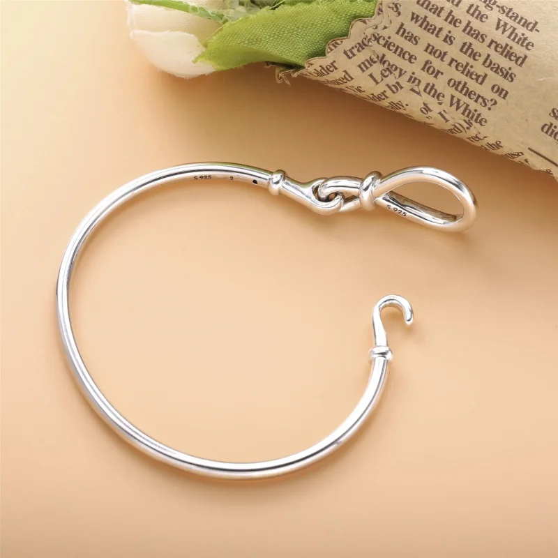 (zdjęcie do) Bransoletka bangle Pandora z węzłem nieskończoności 598893C00 - Wyświetl 4