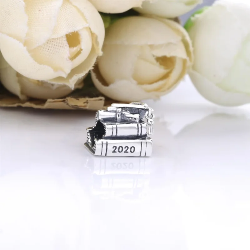 (zdjęcie do) Charms Pandora Książka na ukończenie studiów 2020 798910C00 - Wyświetl 2