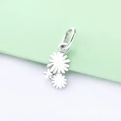 Zawieszka Pandora Bukiet różowych stokrotek 798819C00