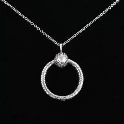 Mała zawieszka Pandora Moments O Różowe pavé - 399097C02