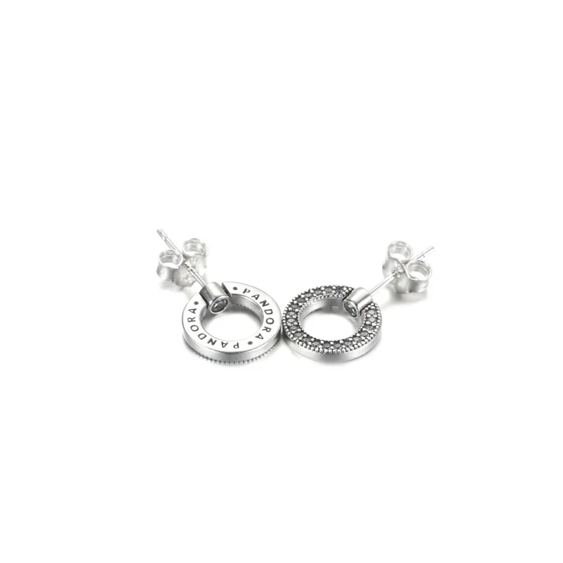 (zdjęcie do) Dwustronne kolczyki sztyfty Pavé i logo - 299486C01 - Wyświetl 5