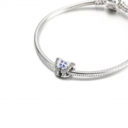 Lśniący charms z błękitnym motylem - 790761C01