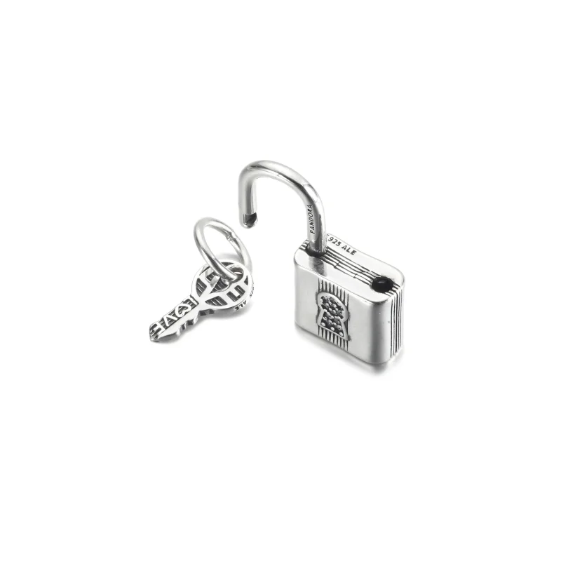 (zdjęcie do) Zawieszka PANDORA Kłódka i klucz - 790088C01 - Wyświetl 4