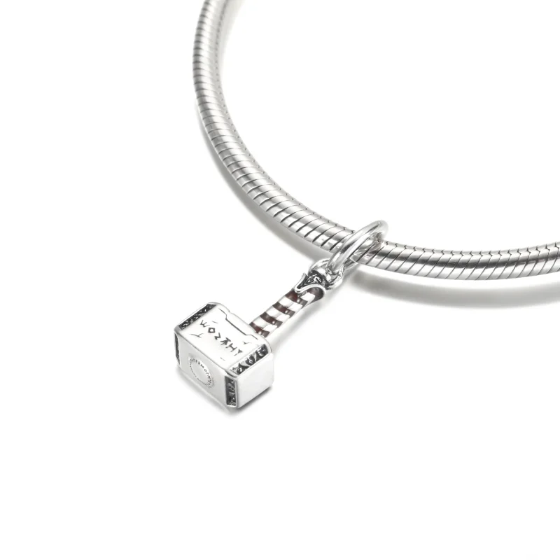 (zdjęcie do) Zawieszka PANDORA Młot Thora, Marvel, Avengers - 790483C01 - Wyświetl 5