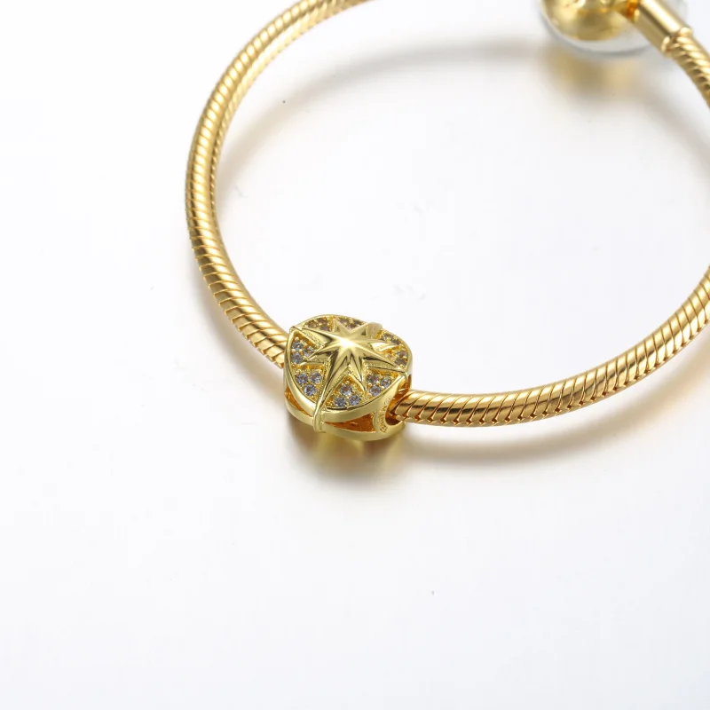(zdjęcie do) Charm Pandora Marvel z oznaką Captain Marvel - 762744C01 - Wyświetl 5