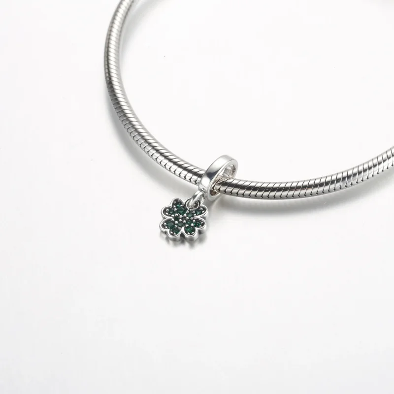 (zdjęcie do) Charm wiszący Pandora z czterolistną koniczynką - 792751C01 - Wyświetl 4