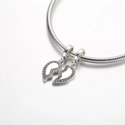 Pandora Przyjaciele Wiszący Charm Serce do Podziału - 792743C01