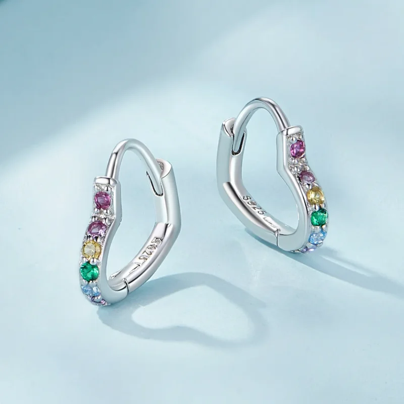 (zdjęcie do) Pandora Styl kolczyki w kształcie tęczowego serca na obręczy - SCE1626-CF - Wyświetl 3