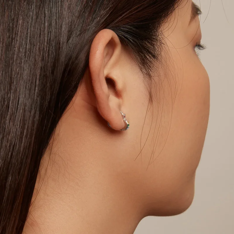 (zdjęcie do) Pandora Styl kolczyki w kształcie tęczowego serca na obręczy - SCE1626-CF - Wyświetl 5