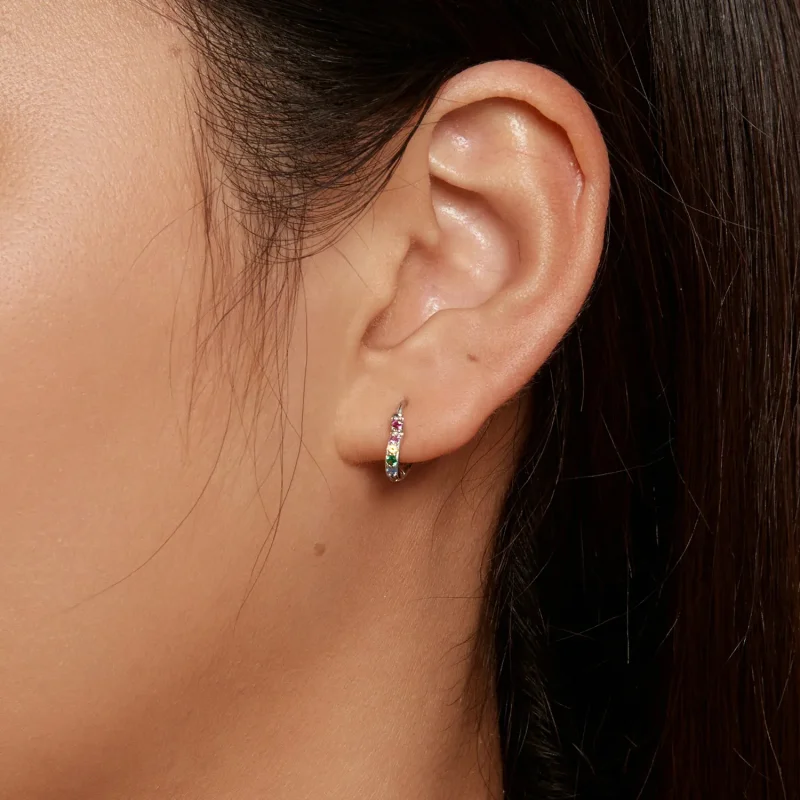 (zdjęcie do) Pandora Styl kolczyki w kształcie tęczowego serca na obręczy - SCE1626-CF - Wyświetl 6