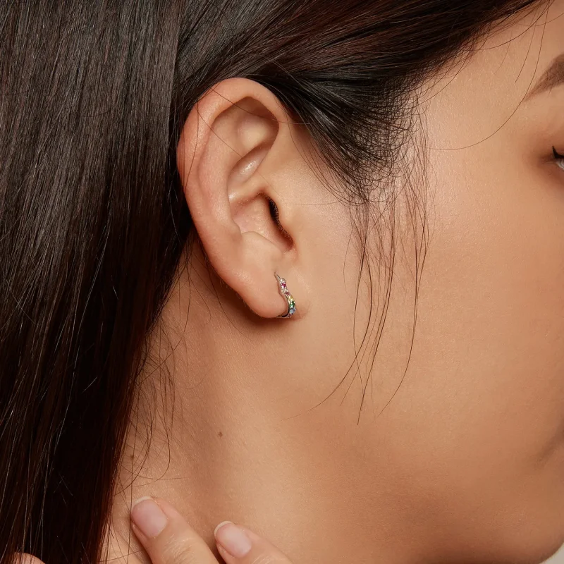 (zdjęcie do) Pandora Styl kolczyki w kształcie tęczowego serca na obręczy - SCE1626-CF - Wyświetl 8