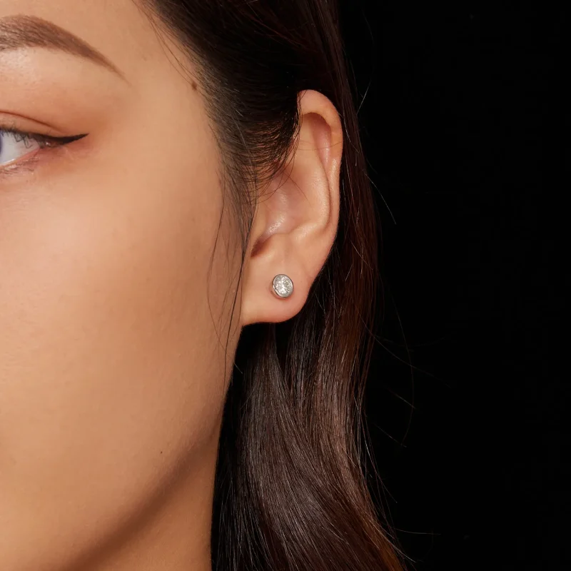 (zdjęcie do) Pandora Styl Ramkowane Kolczyki ze szlifowanym Moissanite - MSE026 - Wyświetl 7