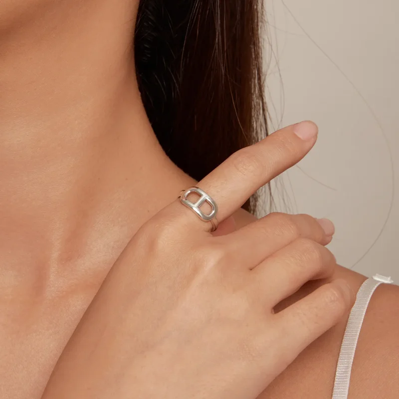(zdjęcie do) Pandora Style Basic Ring to elegancki pierścionek - Wyświetl 4