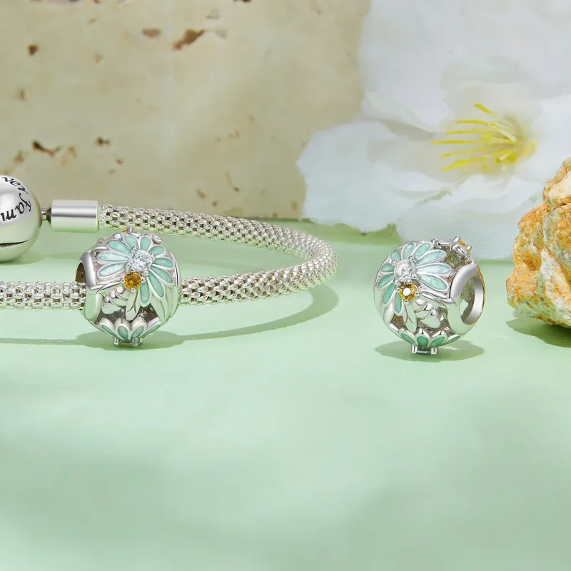 (zdjęcie do) Pandora Style Charm z motywem pszczoły i stokrotki - BSC895 - Wyświetl 4
