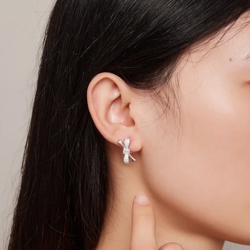(zdjęcie do) Pandora Style Kolczyki Hoop z Kokardą - BSE810 - Wyświetl 6