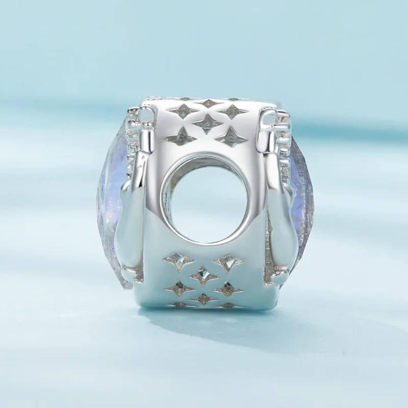 (zdjęcie do) Pandora Style Moonlight Cat Charm to uroczy charm z motywem kota w świetle księż - Wyświetl 3