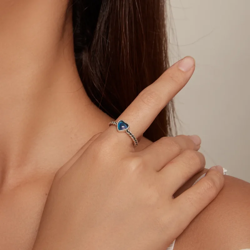 (zdjęcie do) Pandora Style Prosta obrączka w kształcie skręconego serca - SCR956 - Wyświetl 7