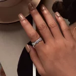 Pandora Style Purpurowy Pierścionek z Girlandą - BSR492