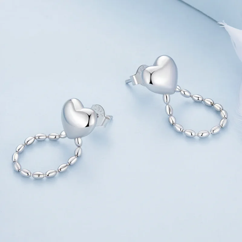 (zdjęcie do) Pandora Style Serca Zwisające Kolczyki z Pomponami - BSE825 - Wyświetl 4