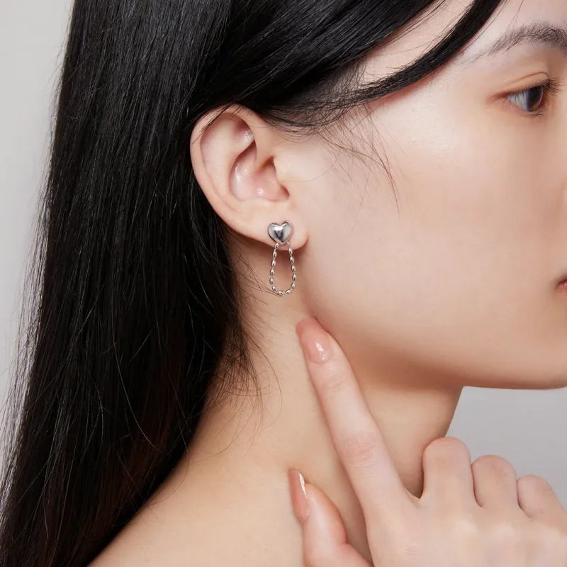 (zdjęcie do) Pandora Style Serca Zwisające Kolczyki z Pomponami - BSE825 - Wyświetl 5