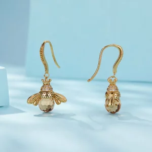 Pandora Style Złote Kolczyki z Wiszącym Małym Pszczółką - SCE149-B