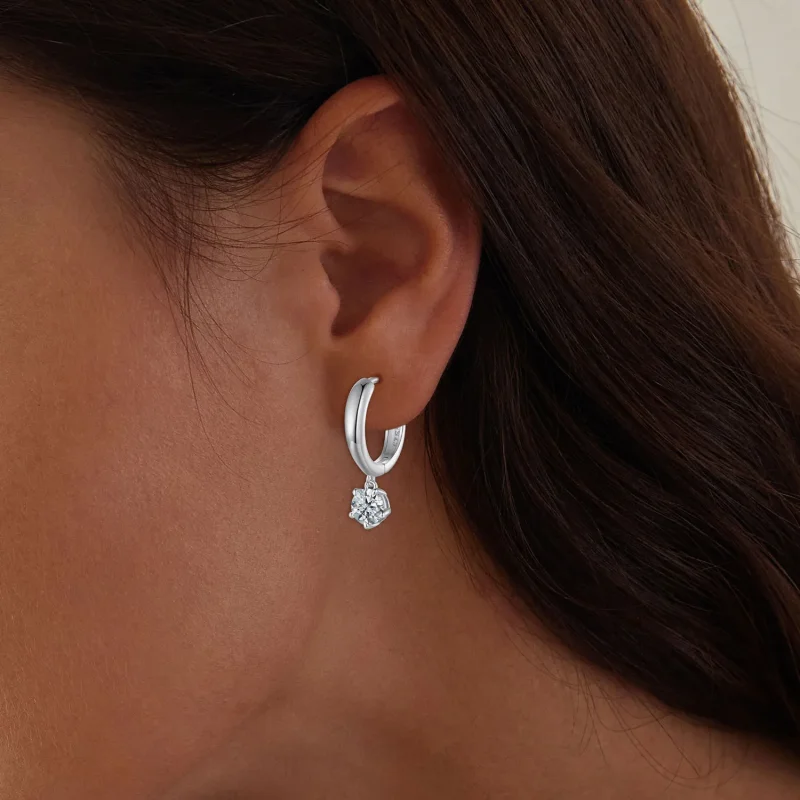 (zdjęcie do) Styl Pandora 0,5 karatowe kolczyki obręczowe Moissanite (Dwa certyfikaty) - MSE0 - Wyświetl 5